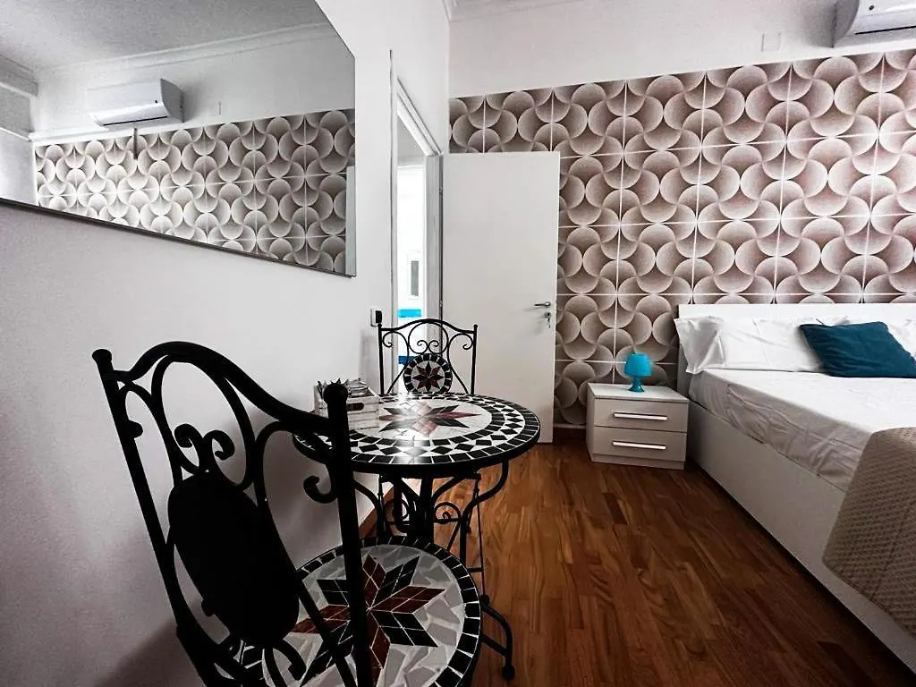 Hotel 4 Corone Napoli 0*,  Italia
