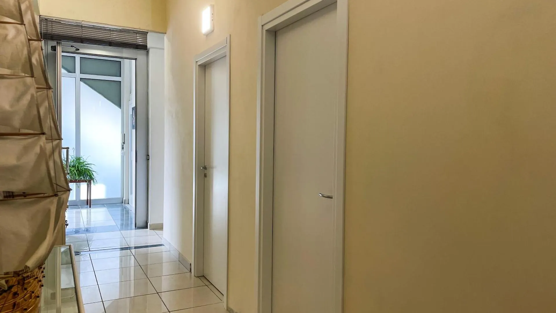 Hotel 4 Corone Napoli 0*,